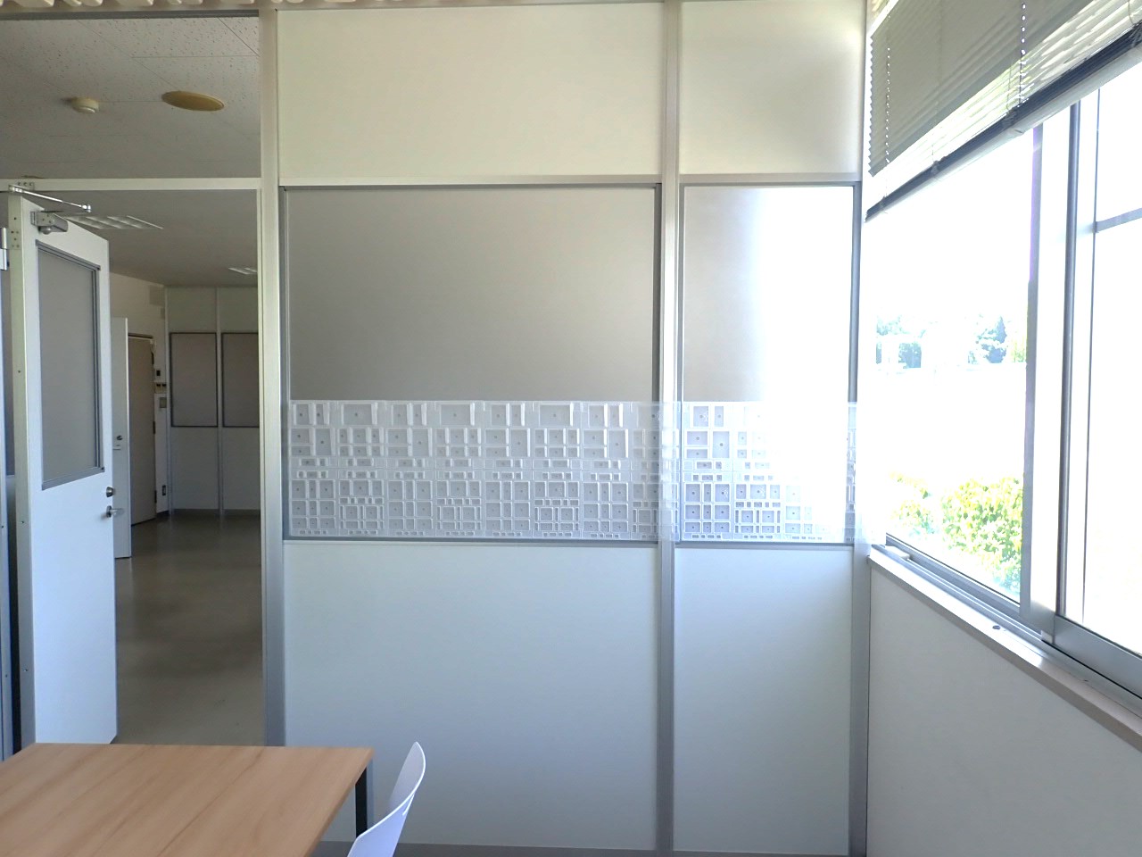 Sound-absorbing-structure-by-resonator_Apply1.JPG