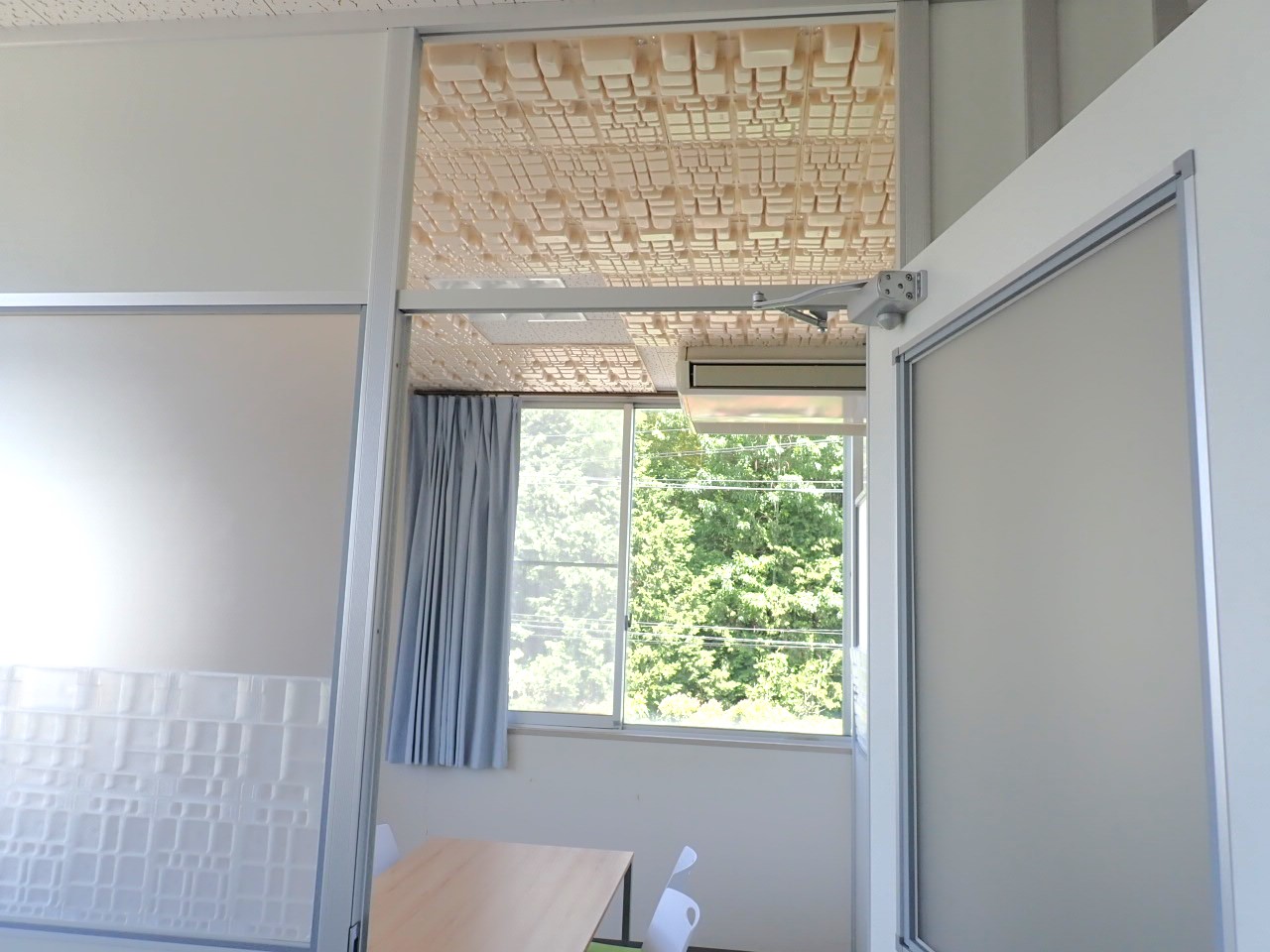 Sound-absorbing-structure-by-resonator_Apply3.JPG
